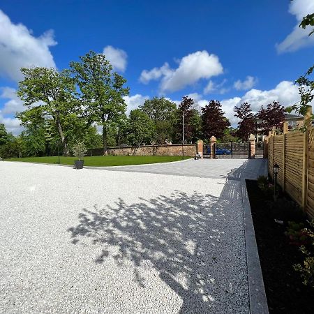 Beautiful 4-Bed Villa in Glasgow Exterior foto