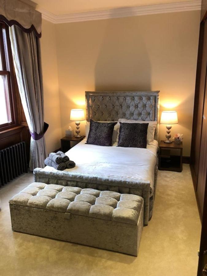 Beautiful 4-Bed Villa in Glasgow Exterior foto