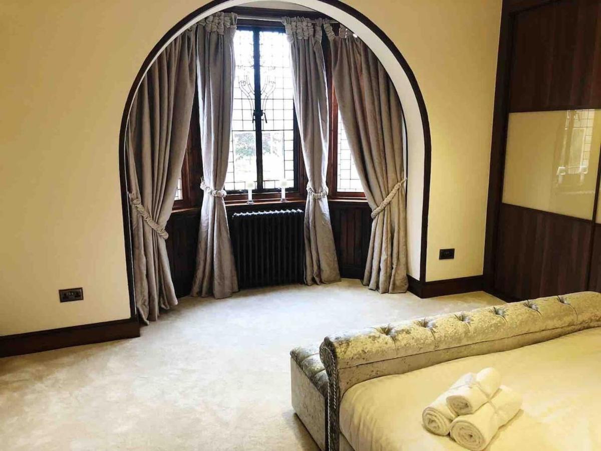 Beautiful 4-Bed Villa in Glasgow Exterior foto