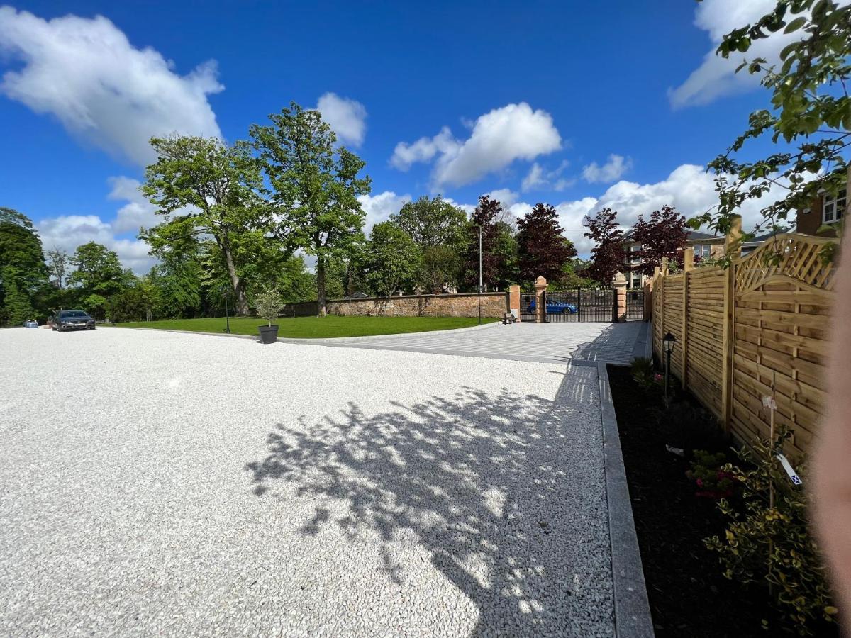 Beautiful 4-Bed Villa in Glasgow Exterior foto